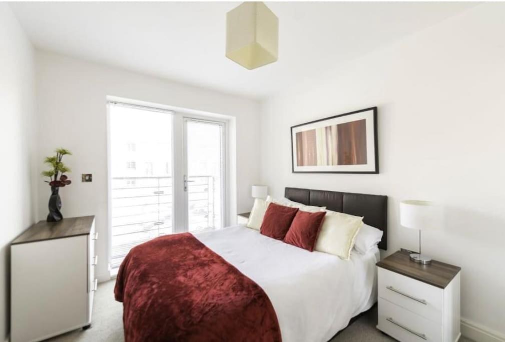 City Centre 2 Bed Apartment Честер Экстерьер фото