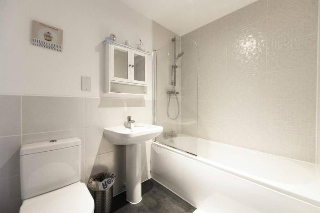 City Centre 2 Bed Apartment Честер Экстерьер фото